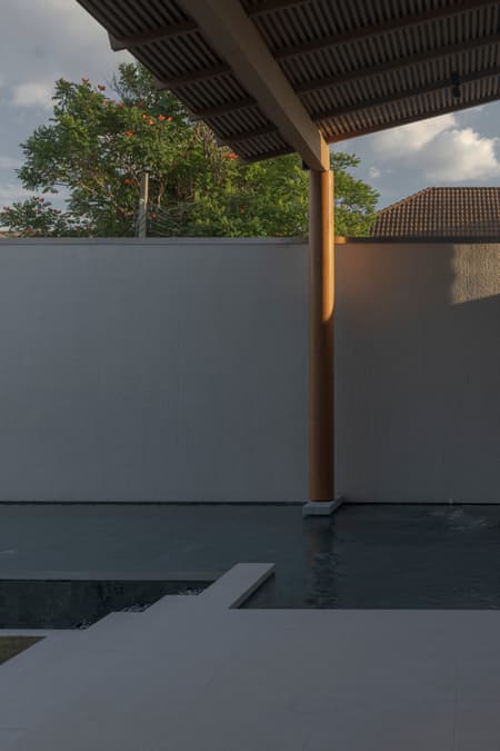 Baan Tectonix House